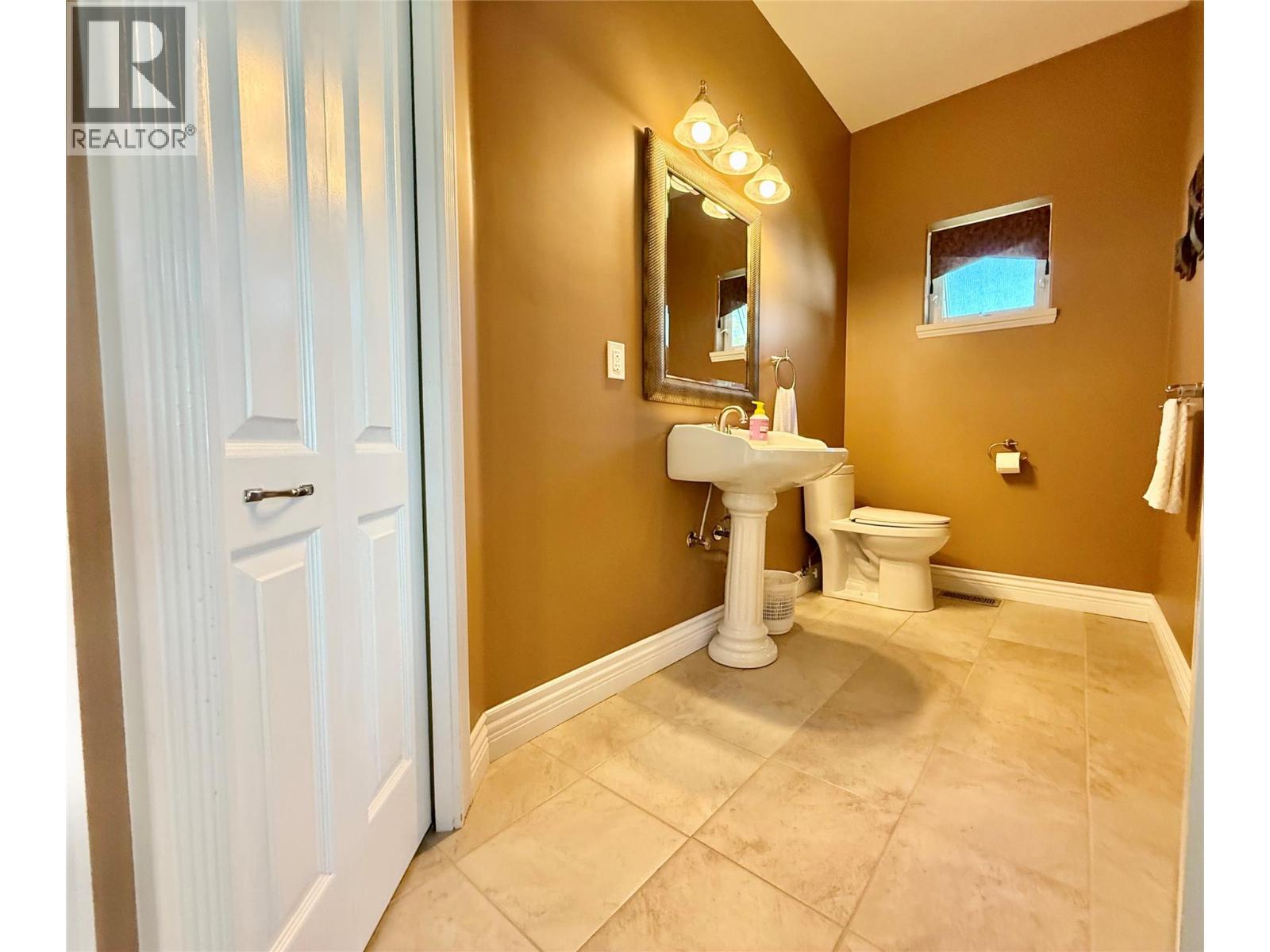 2180 BRYCEN Place, Grand Forks