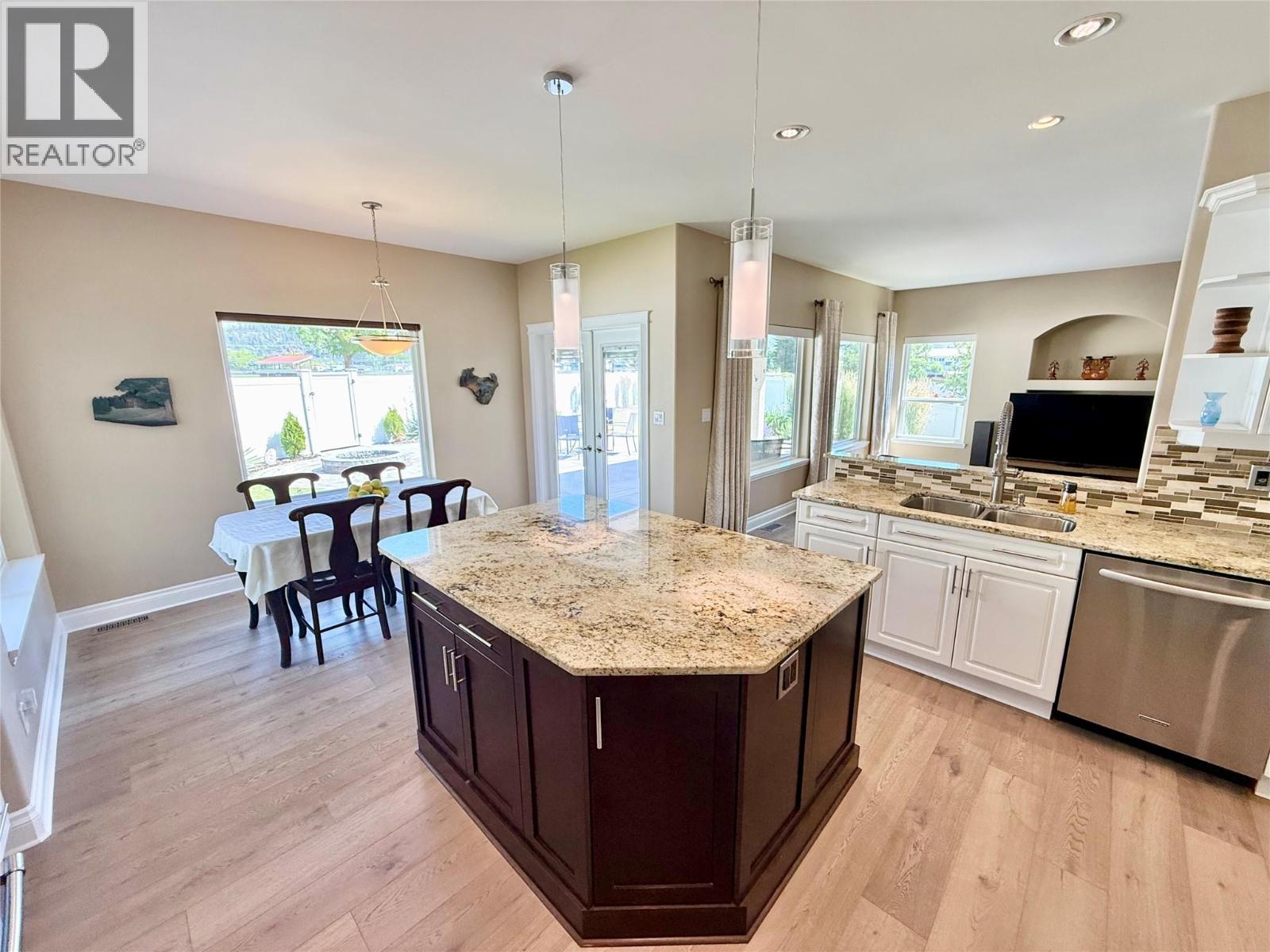 2180 BRYCEN Place, Grand Forks