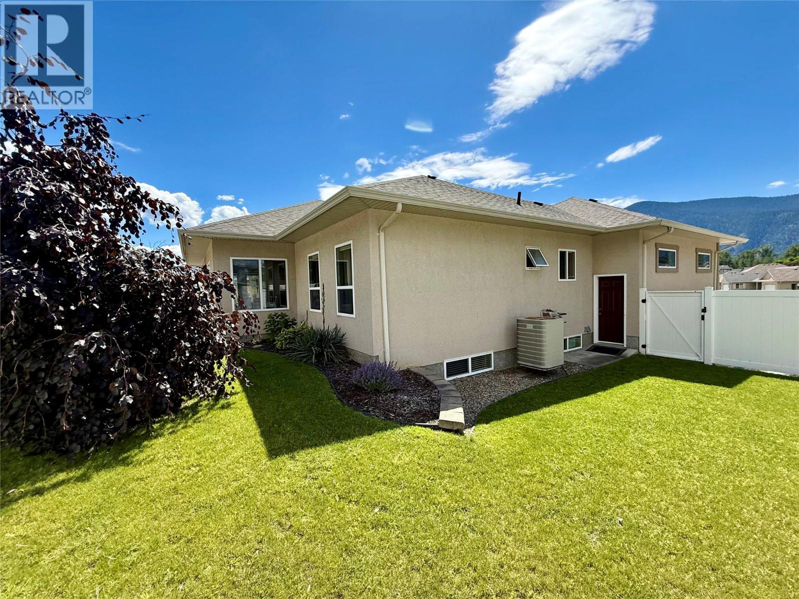 2180 BRYCEN Place, Grand Forks
