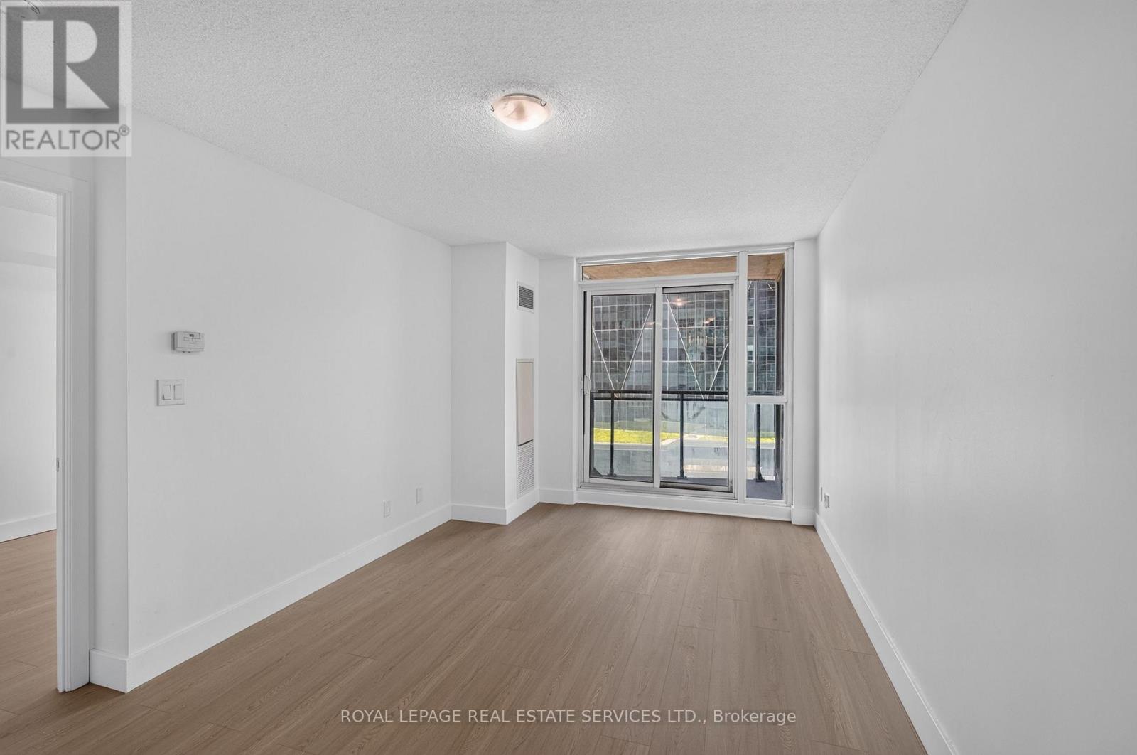 #1204 18 HARBOUR STREET - 12