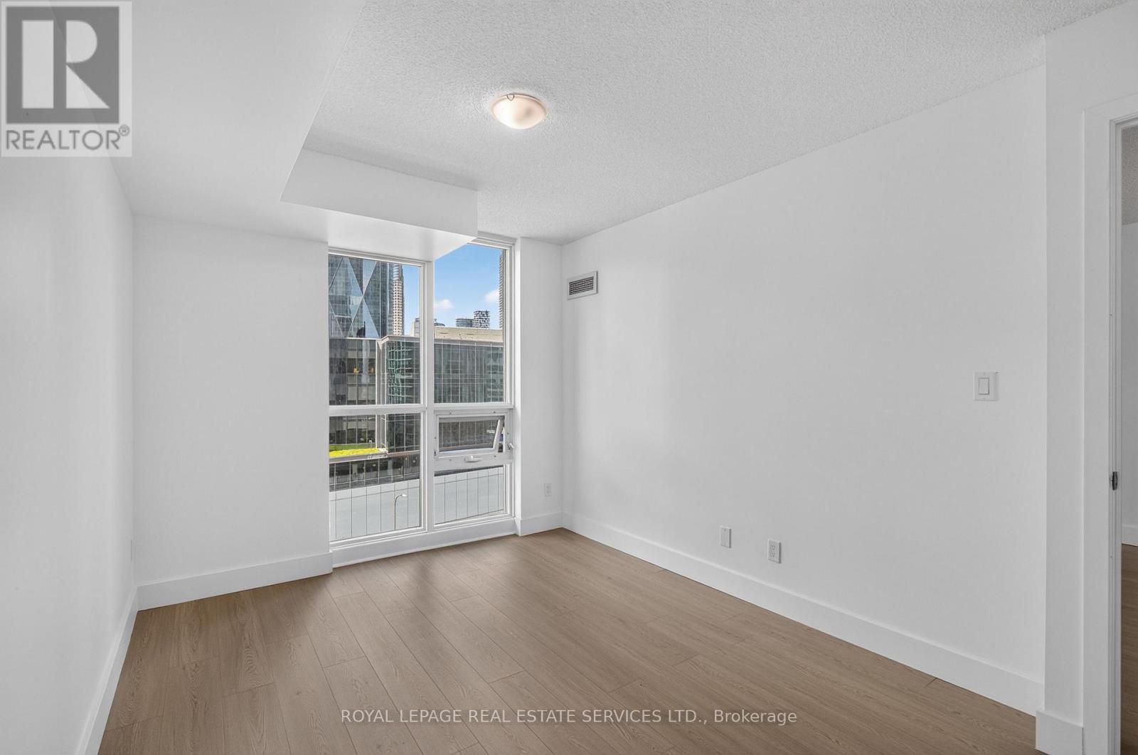 #1204 18 HARBOUR STREET - 17