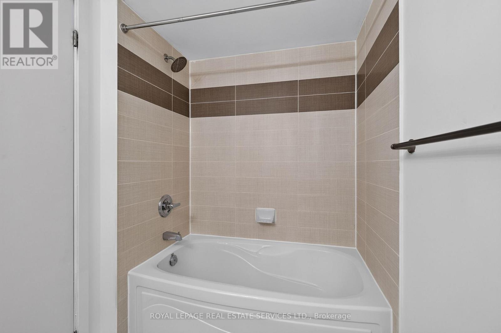 #1204 18 HARBOUR STREET - 22
