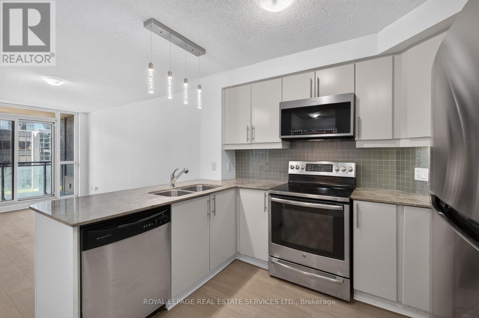 #1204 18 HARBOUR STREET - 7