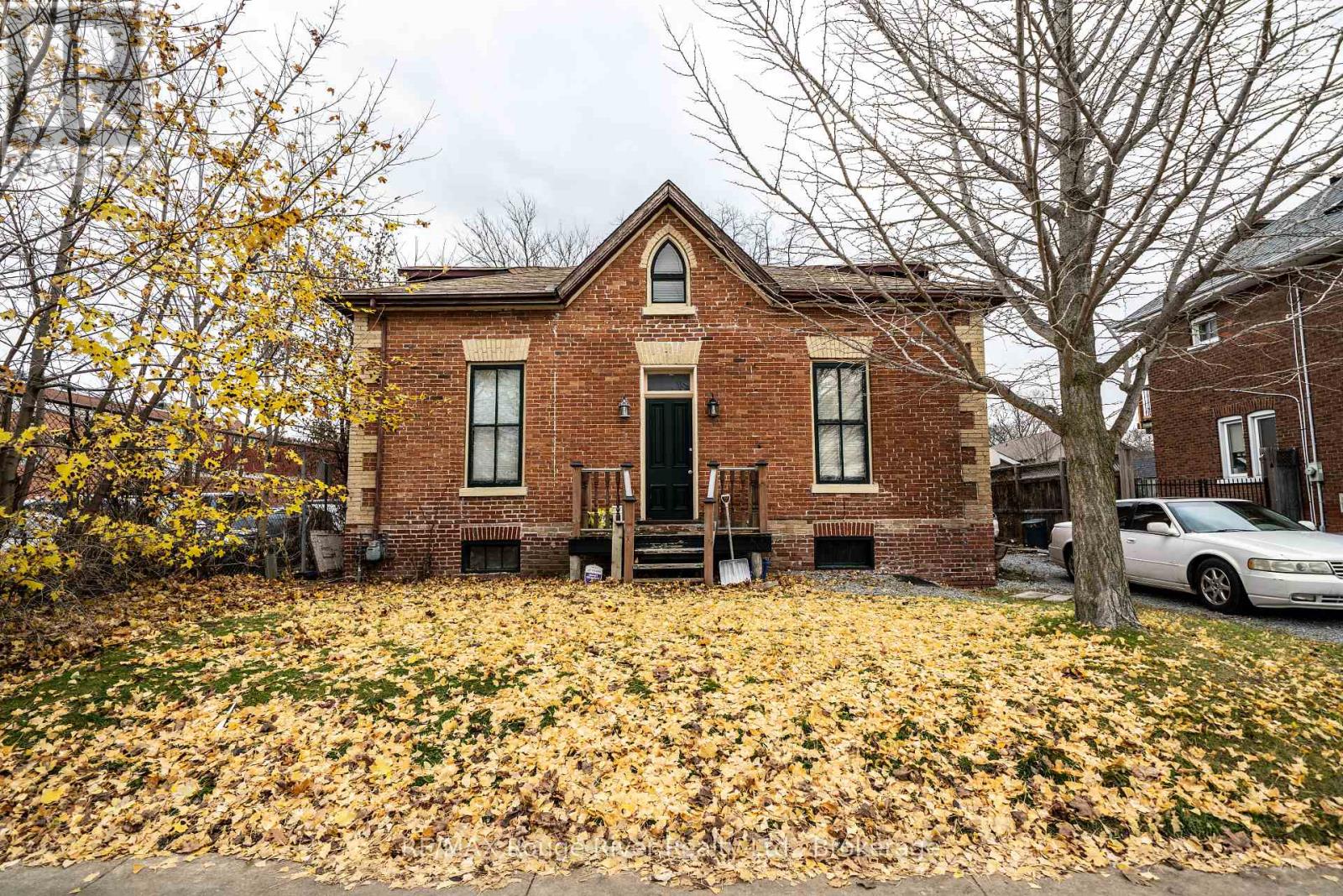 342 MARY STREET N - 3