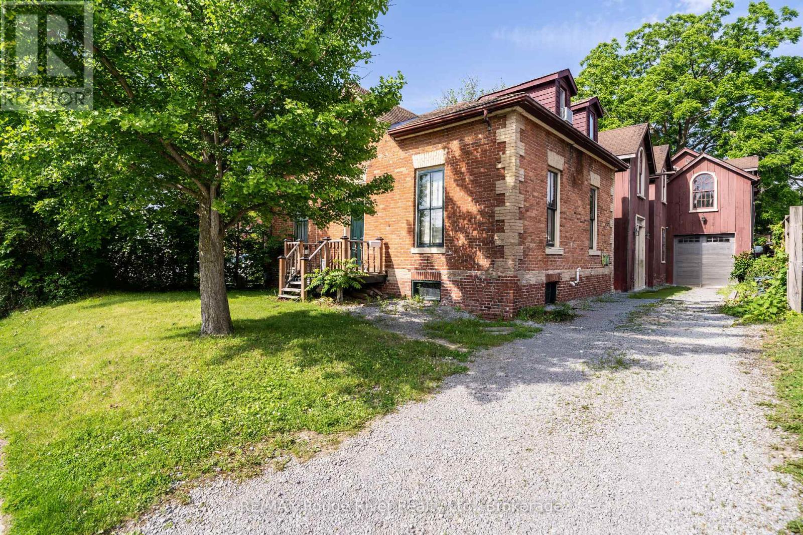 342 MARY STREET N - 1