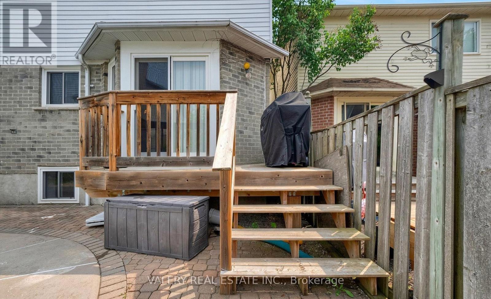 848 ATTERSLEY DRIVE - 28