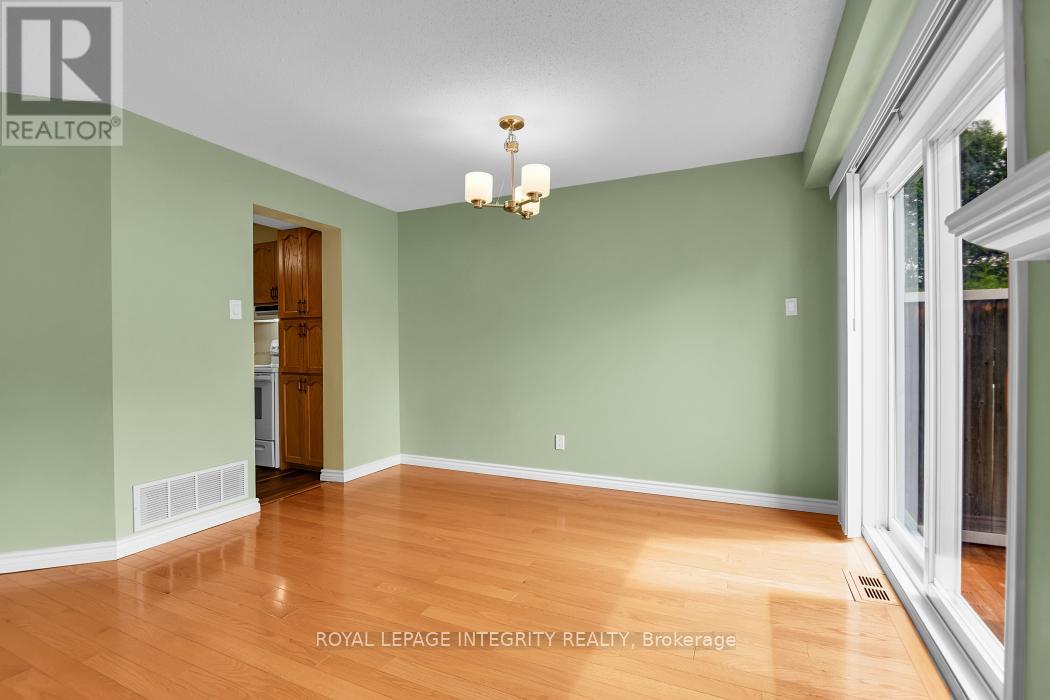 3 Bed, 3 Bath House for Sale in Ottawa – 6176 OAK MEADOWS DRIVE DRIVE, Ottawa – MLS# X13461836 - Image 10