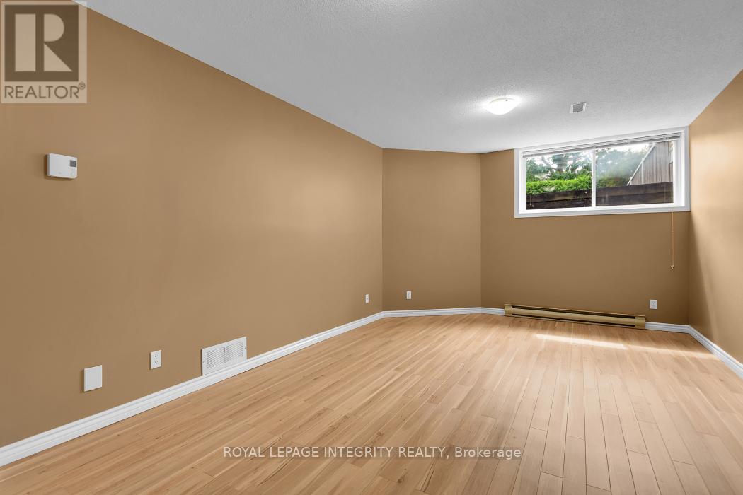 3 Bed, 3 Bath House for Sale in Ottawa – 6176 OAK MEADOWS DRIVE DRIVE, Ottawa – MLS# X13461836 - Image 28