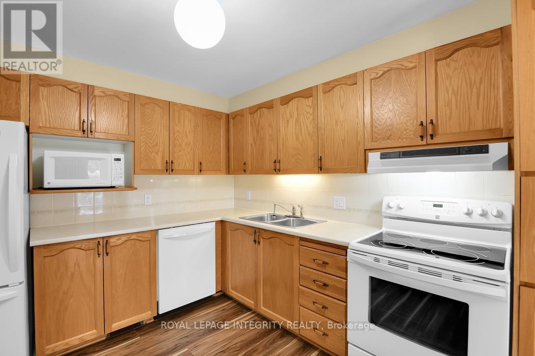 3 Bed, 3 Bath House for Sale in Ottawa – 6176 OAK MEADOWS DRIVE DRIVE, Ottawa – MLS# X13461836 - Image 13