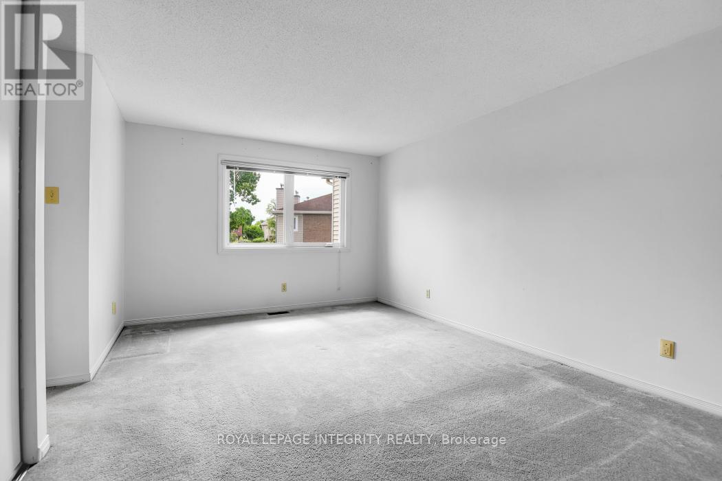 3 Bed, 3 Bath House for Sale in Ottawa – 6176 OAK MEADOWS DRIVE DRIVE, Ottawa – MLS# X13461836 - Image 17