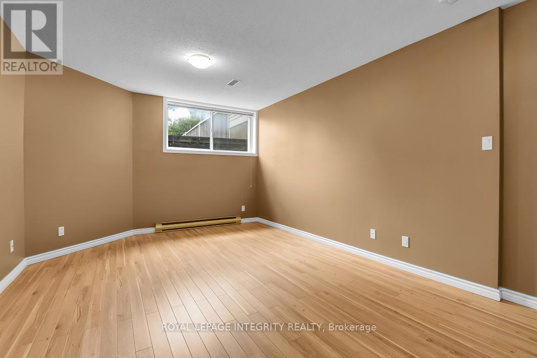 3 Bed, 3 Bath House for Sale in Ottawa – 6176 OAK MEADOWS DRIVE DRIVE, Ottawa – MLS# X13461836 - Image 29