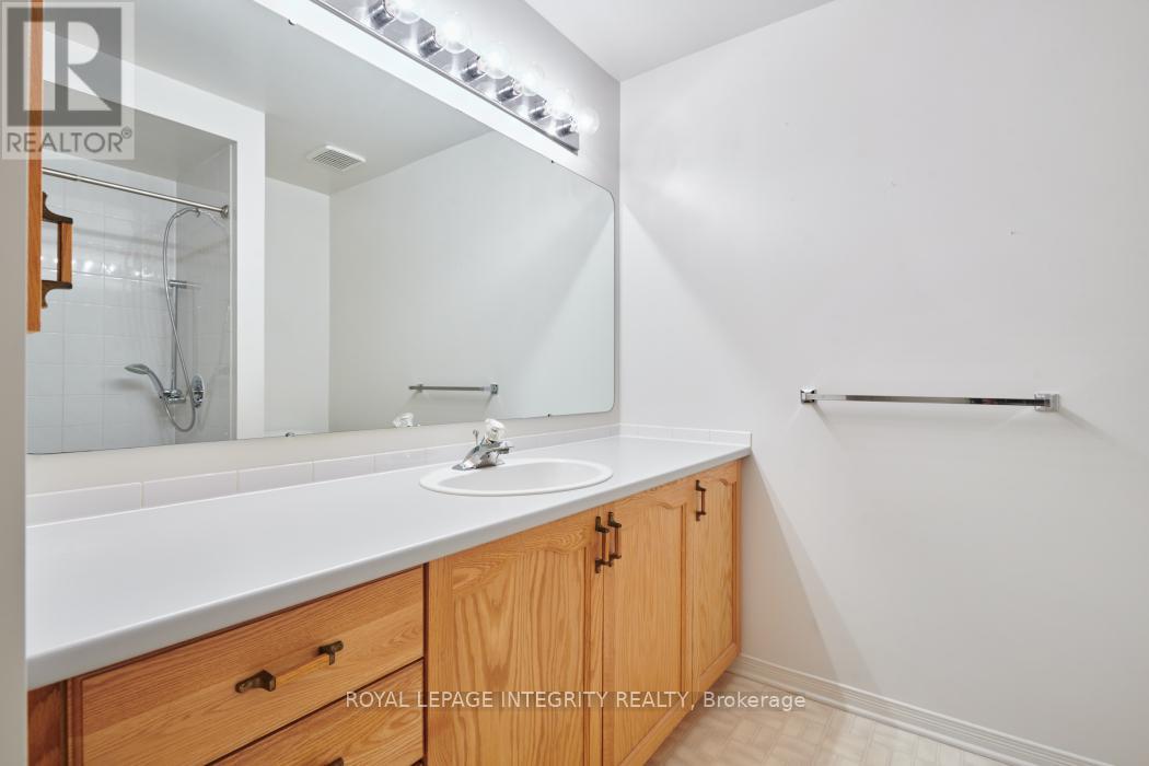 3 Bed, 3 Bath House for Sale in Ottawa – 6176 OAK MEADOWS DRIVE DRIVE, Ottawa – MLS# X13461836 - Image 25