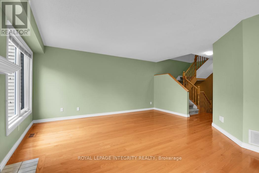 3 Bed, 3 Bath House for Sale in Ottawa – 6176 OAK MEADOWS DRIVE DRIVE, Ottawa – MLS# X13461836 - Image 7