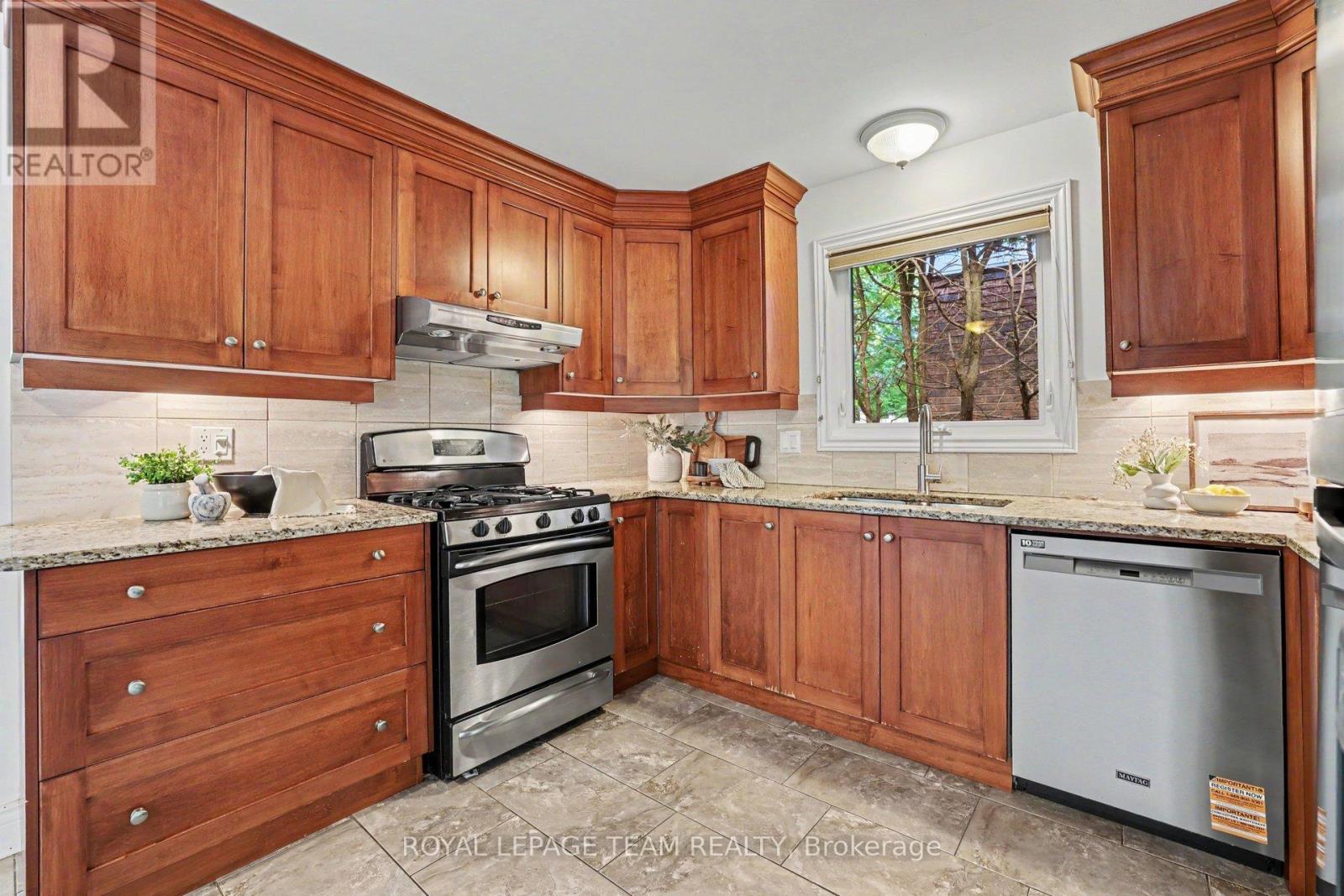 4 Bed, 4 Bath House for Sale in Ottawa – 26 BERNIER TERRACE, Ottawa – MLS# X13464652 - Image 11