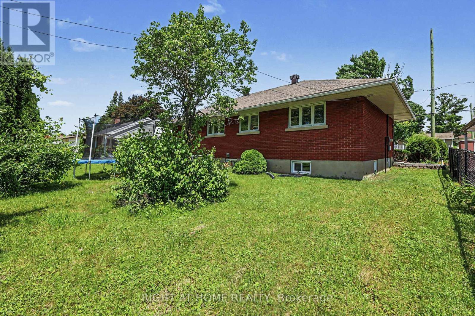 4 Bed, 2 Bath House for Sale in Ottawa – 1640 FISHER AVENUE, Ottawa – MLS# X13464614 - Image 24