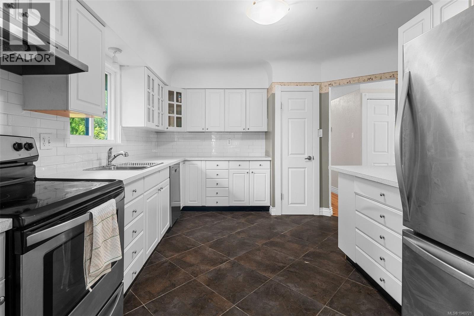 3990 Haro Rd - 14
