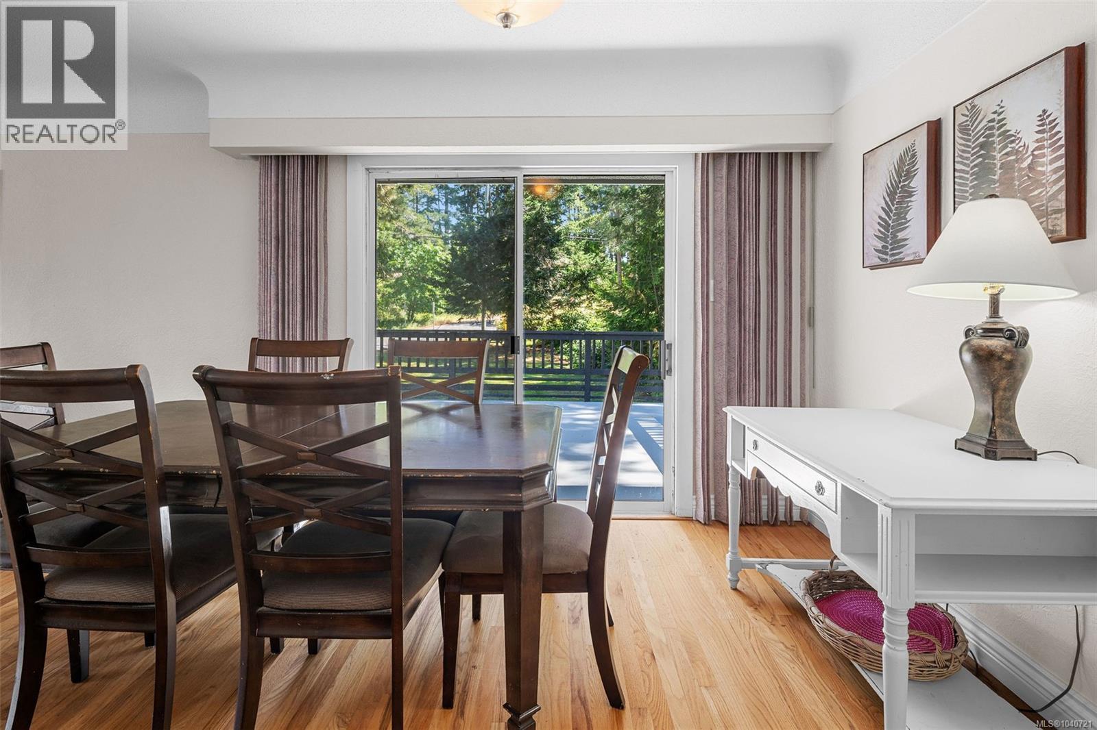 3990 Haro Rd - 16