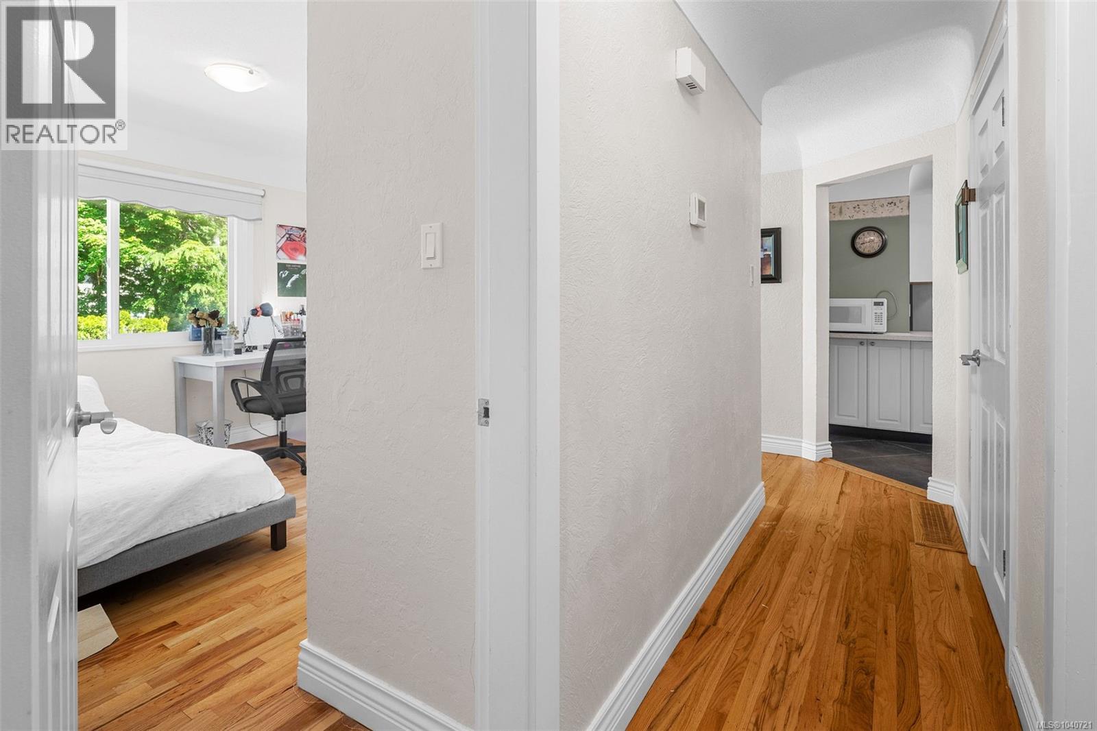 3990 Haro Rd - 19