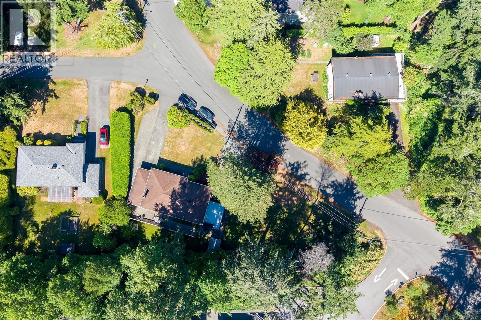 3990 Haro Rd - 2