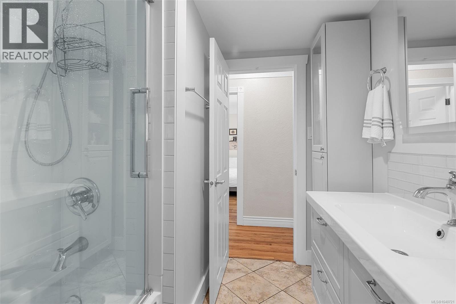 3990 Haro Rd - 23