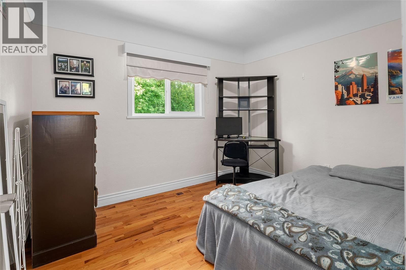 3990 Haro Rd - 24