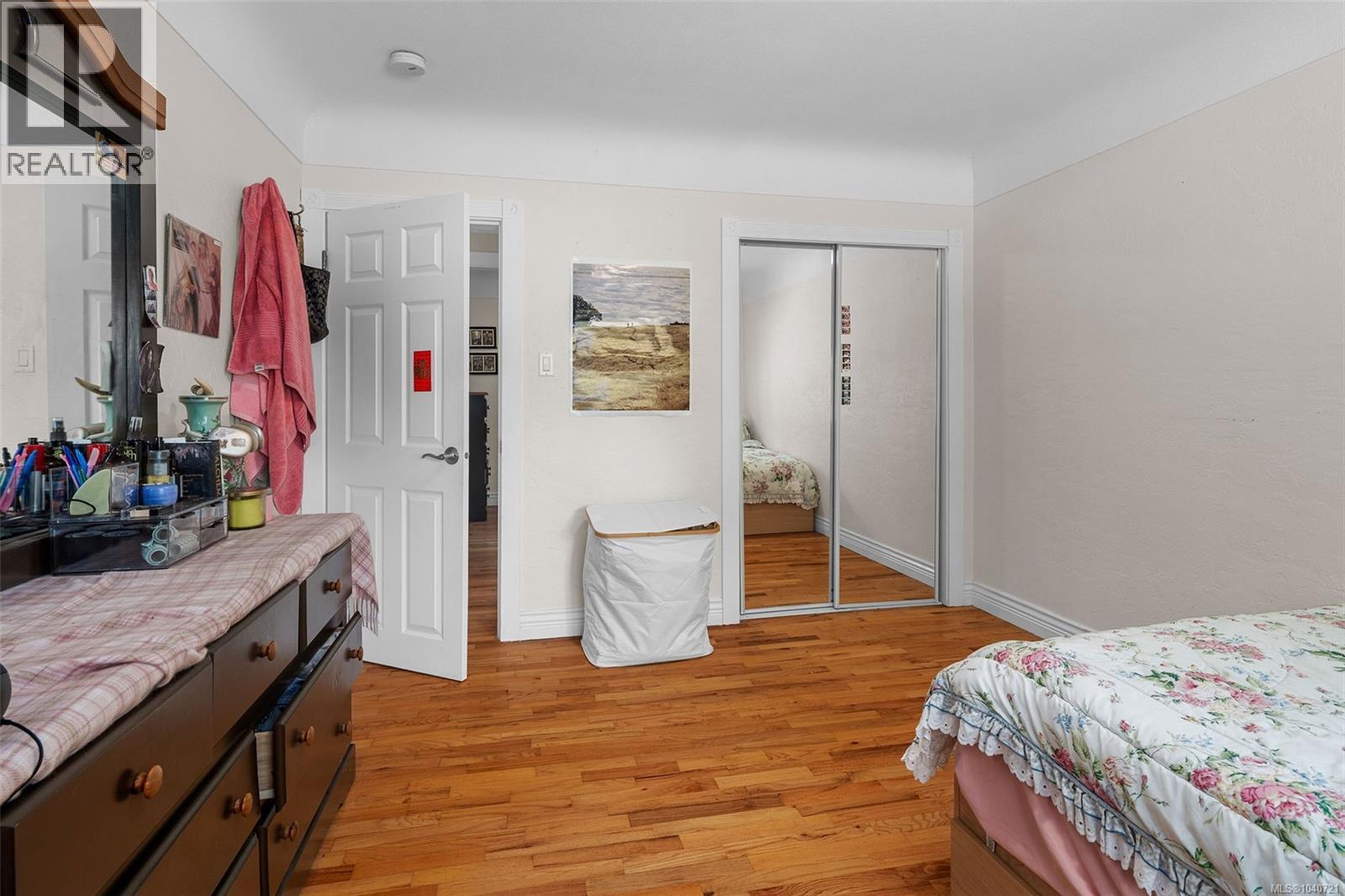 3990 Haro Rd - 28