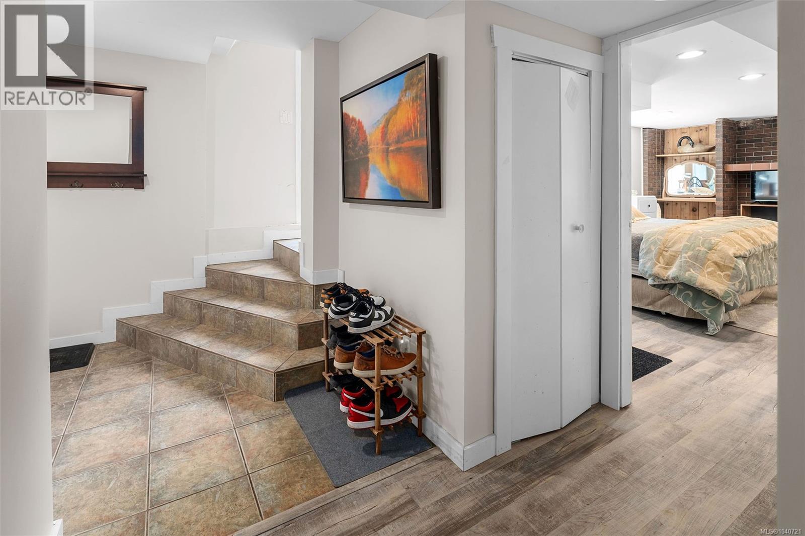 3990 Haro Rd - 33