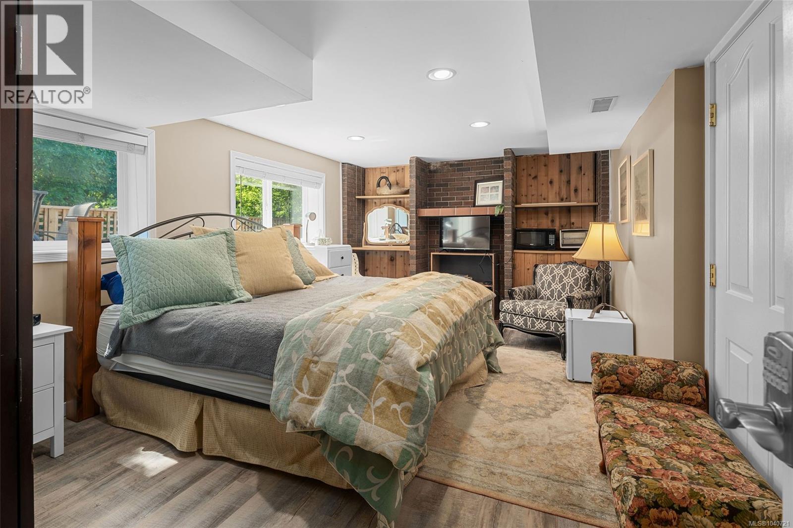 3990 Haro Rd - 34