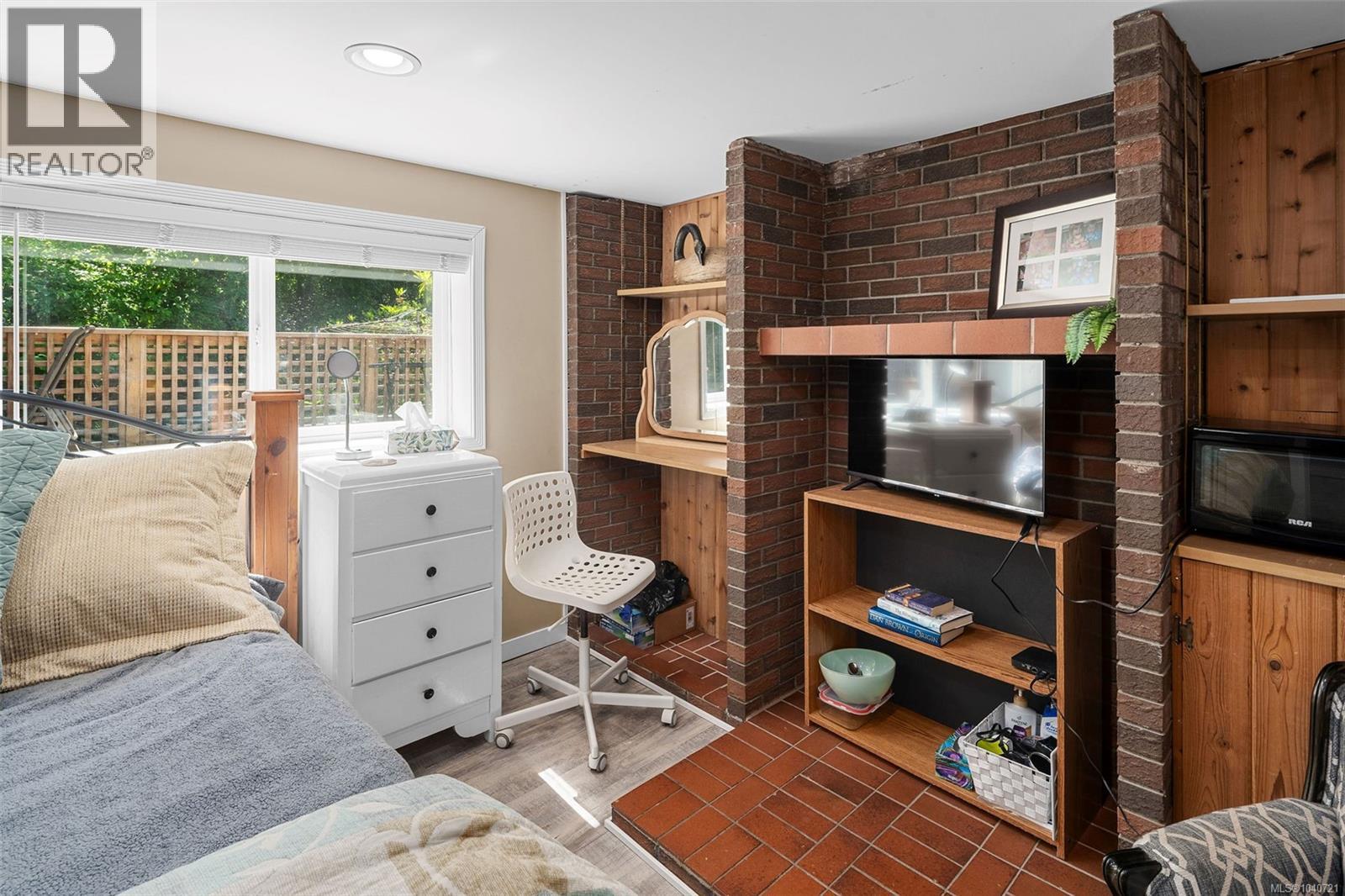 3990 Haro Rd - 37