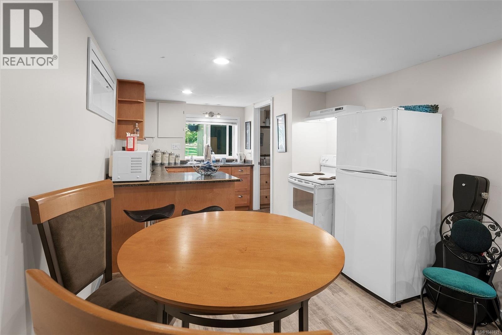 3990 Haro Rd - 39