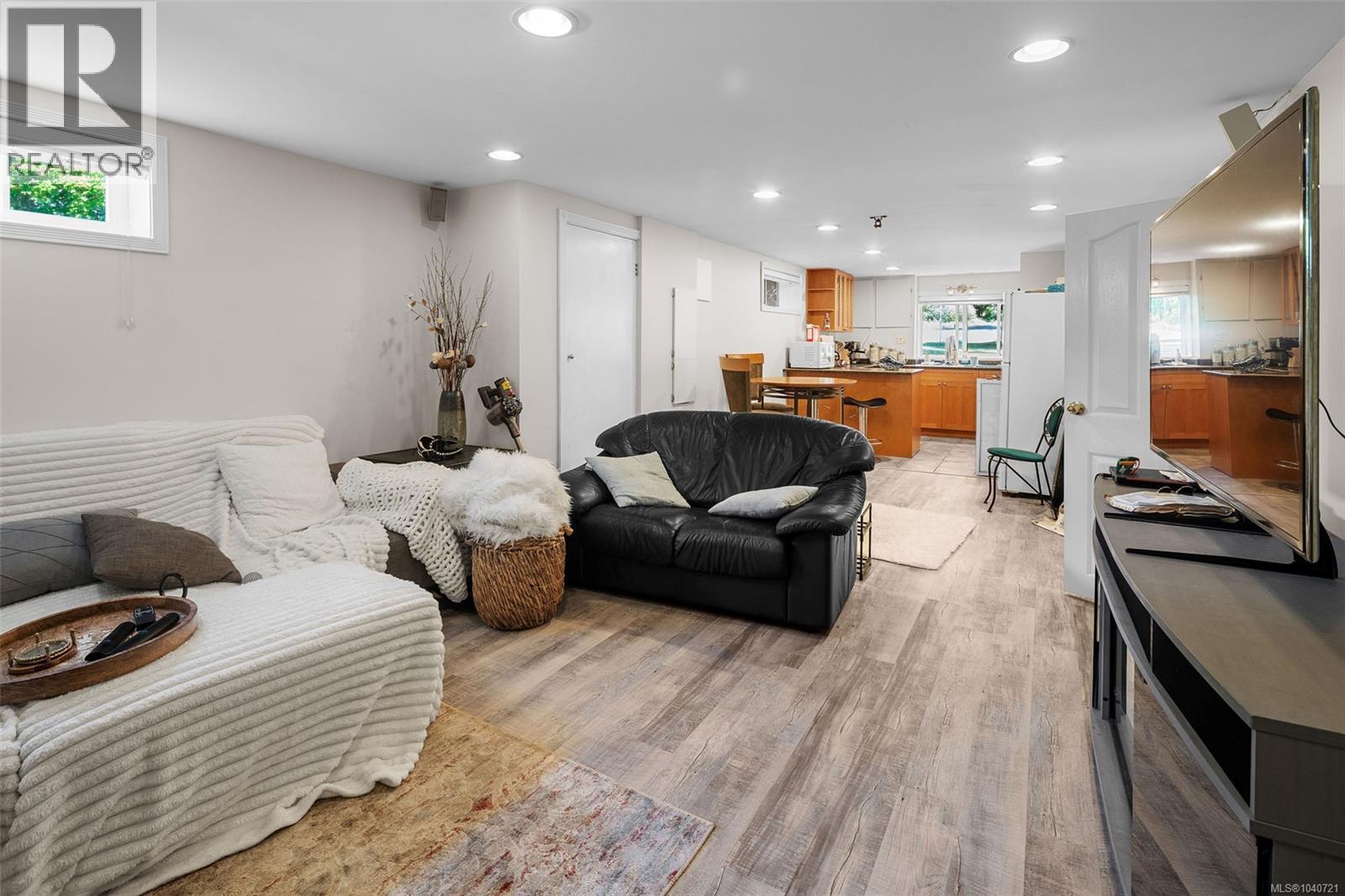 3990 Haro Rd - 45