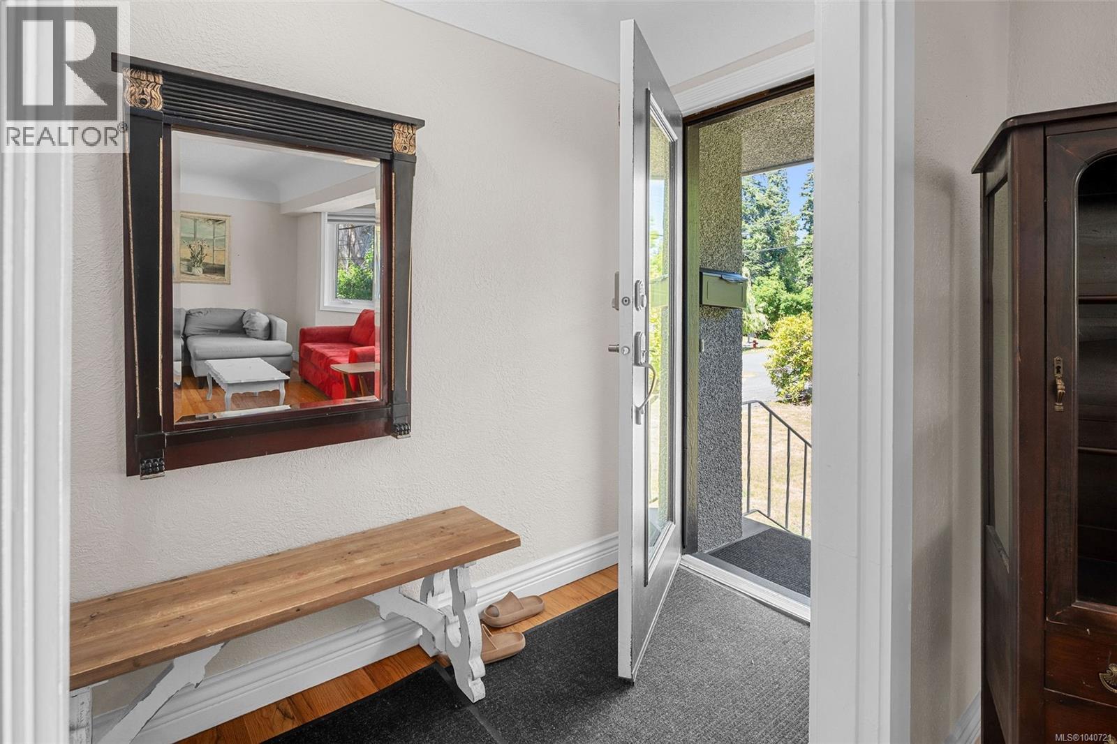 3990 Haro Rd - 5
