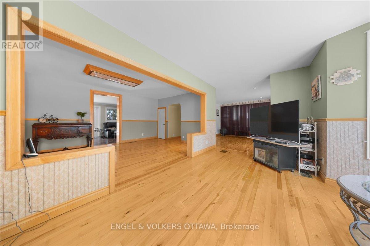 2 Bed, 2 Bath House for Sale in Ottawa – 2481 MANSE ROAD, Ottawa – MLS# X13464678 - Image 11
