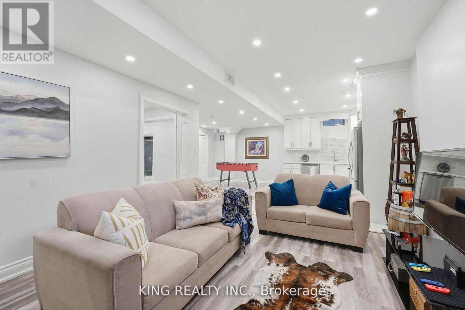 76 CHESNEY CRESCENT - 37