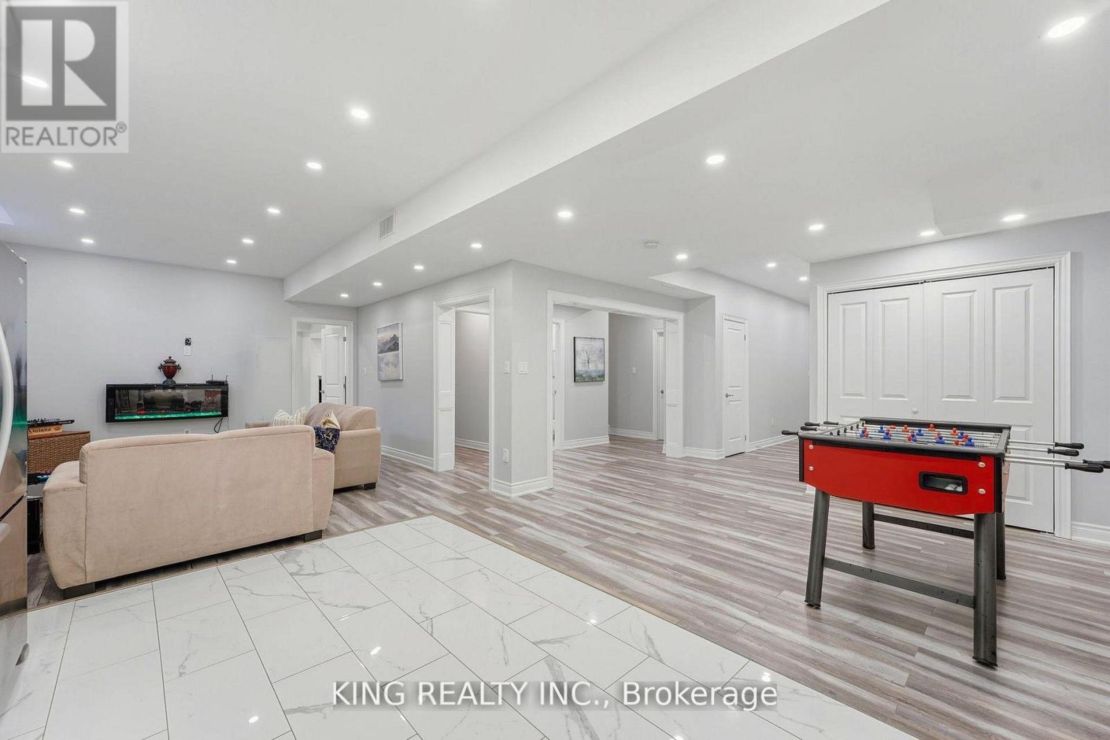 76 CHESNEY CRESCENT - 39