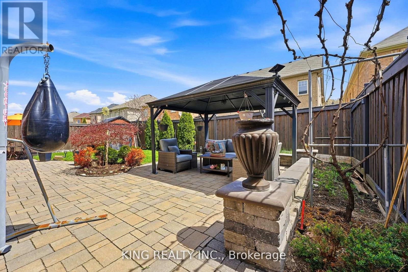 76 CHESNEY CRESCENT - 44