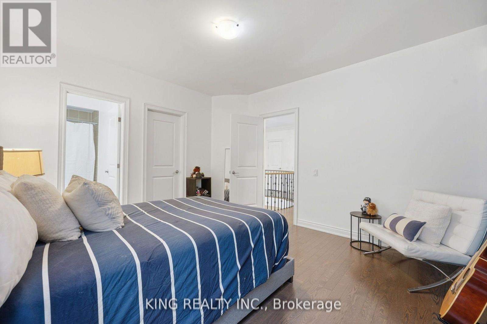 76 CHESNEY CRESCENT - 32