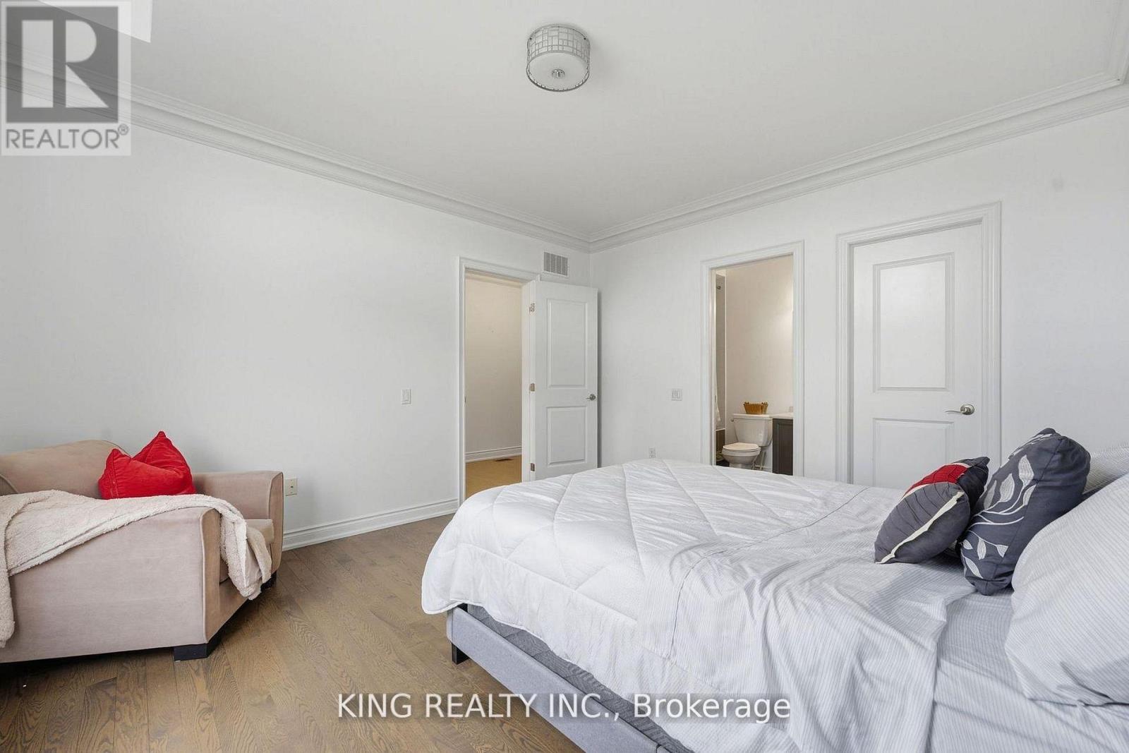 76 CHESNEY CRESCENT - 26