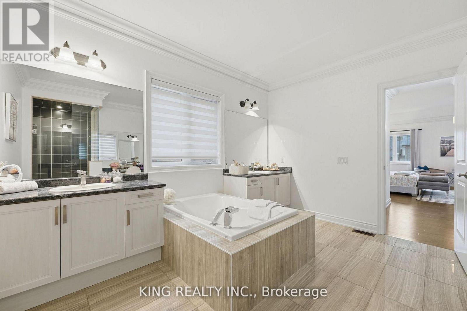 76 CHESNEY CRESCENT - 24