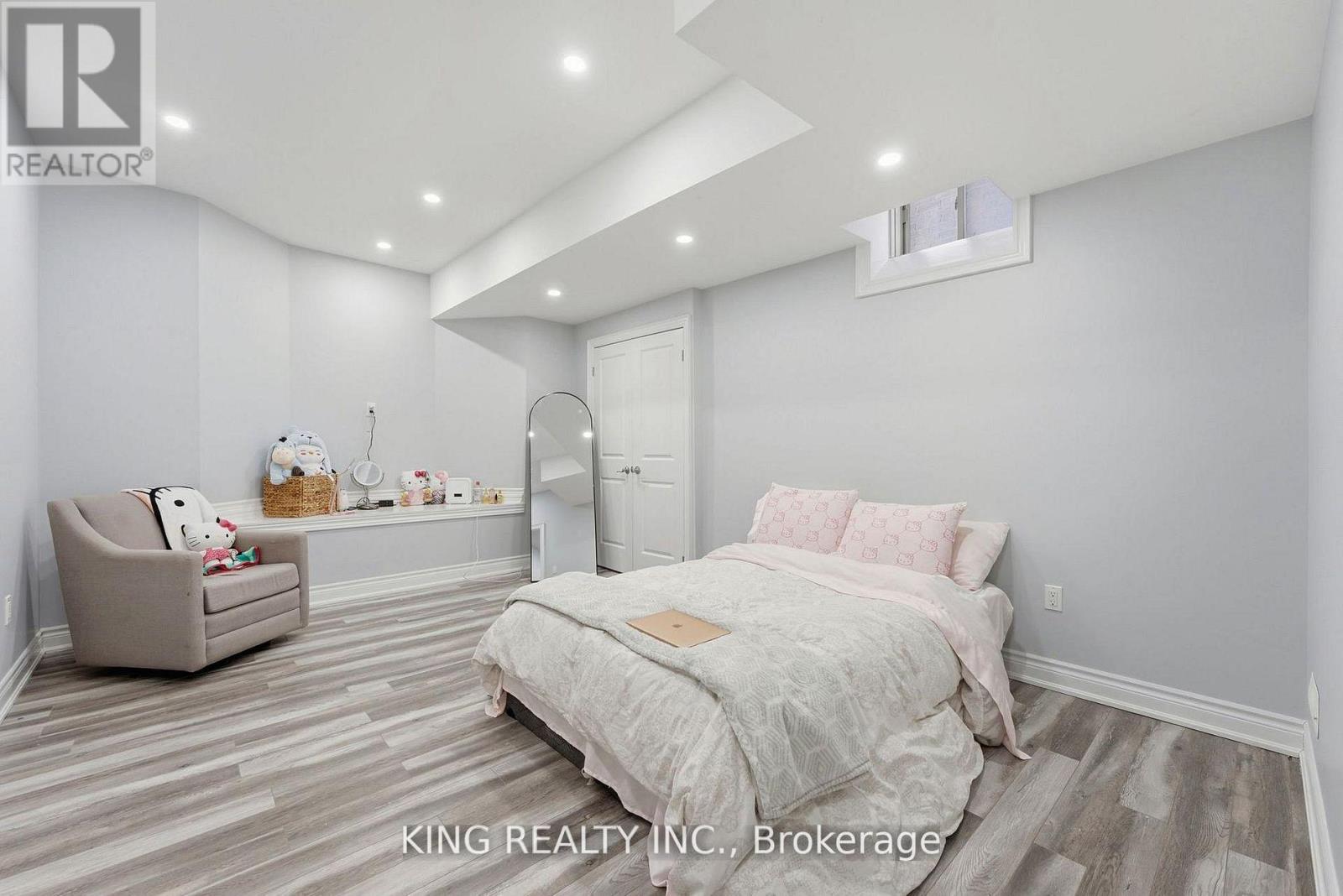 76 CHESNEY CRESCENT - 41