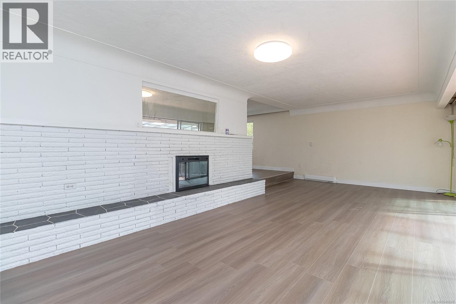 3933 Saanich Rd - 3