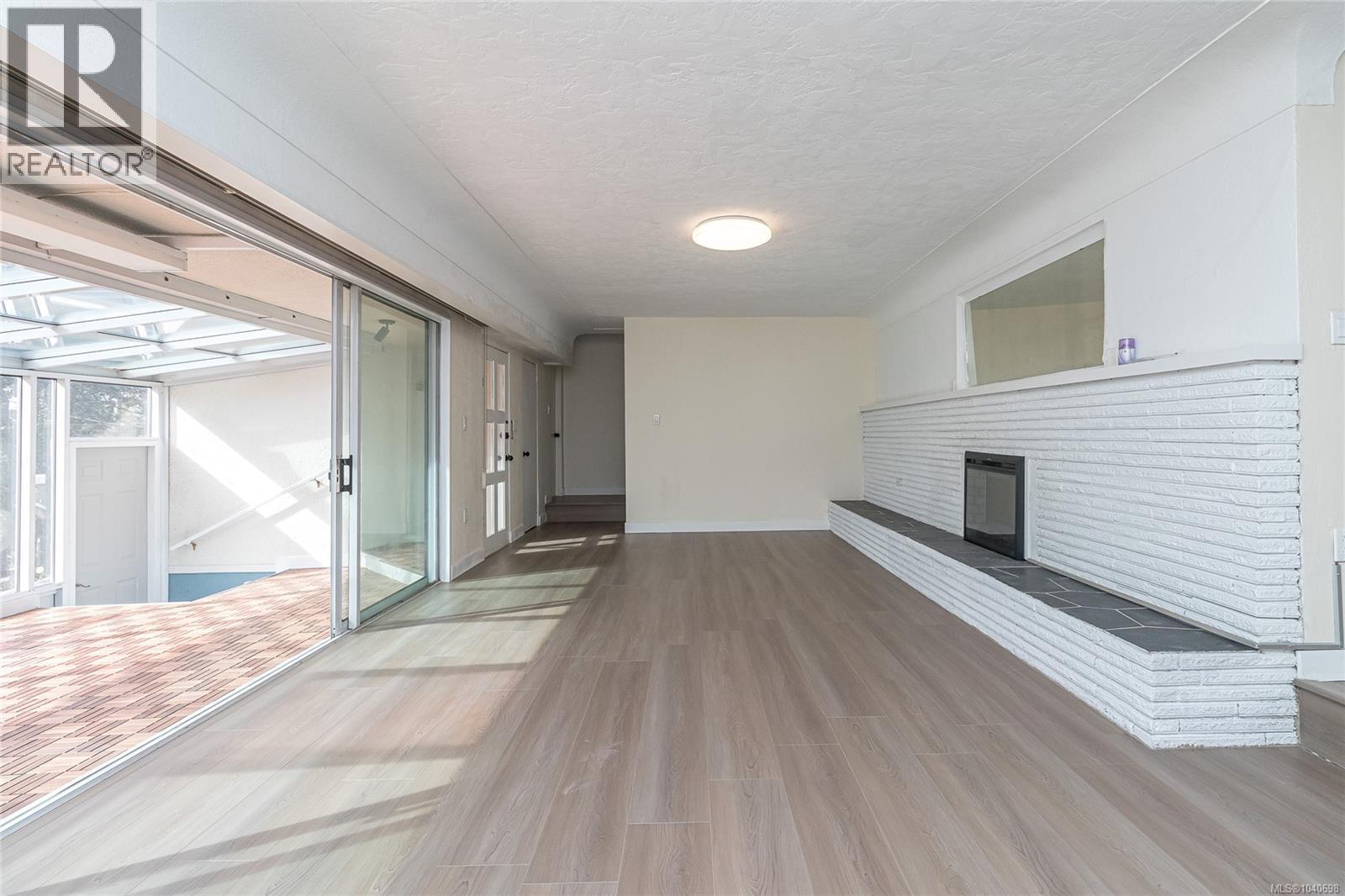 3933 Saanich Rd - 2