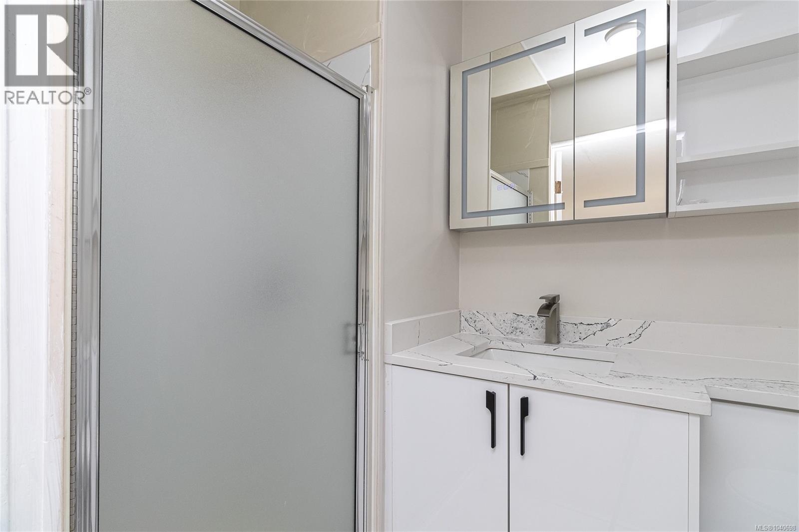 3933 Saanich Rd - 14