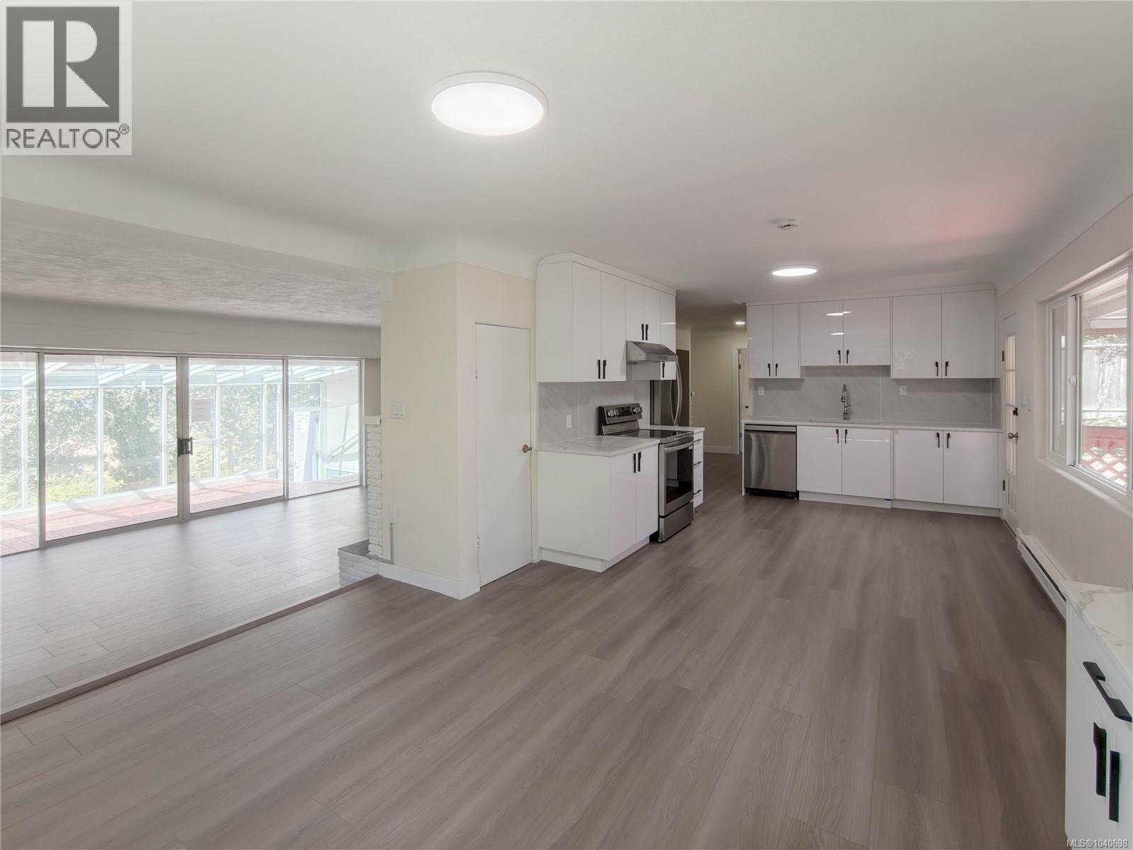 3933 Saanich Rd - 9