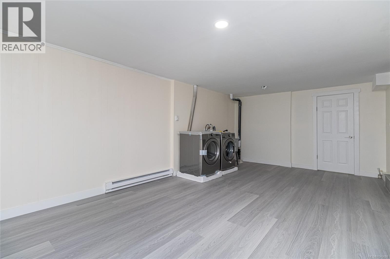3933 Saanich Rd - 21