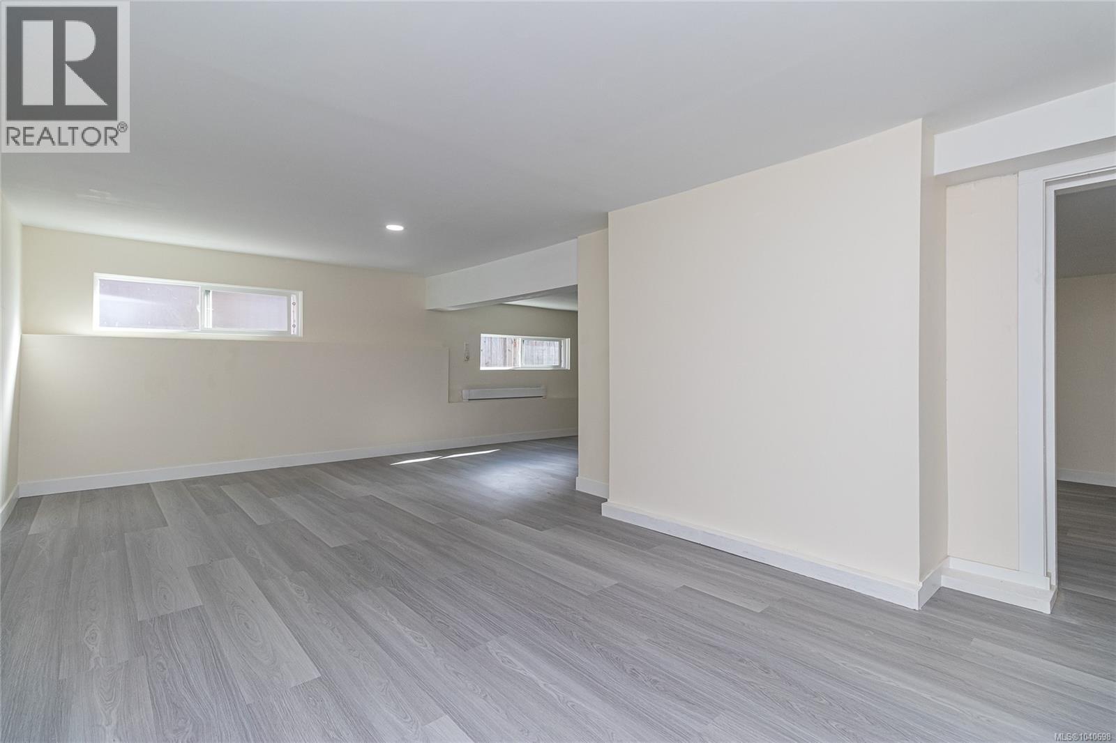 3933 Saanich Rd - 23