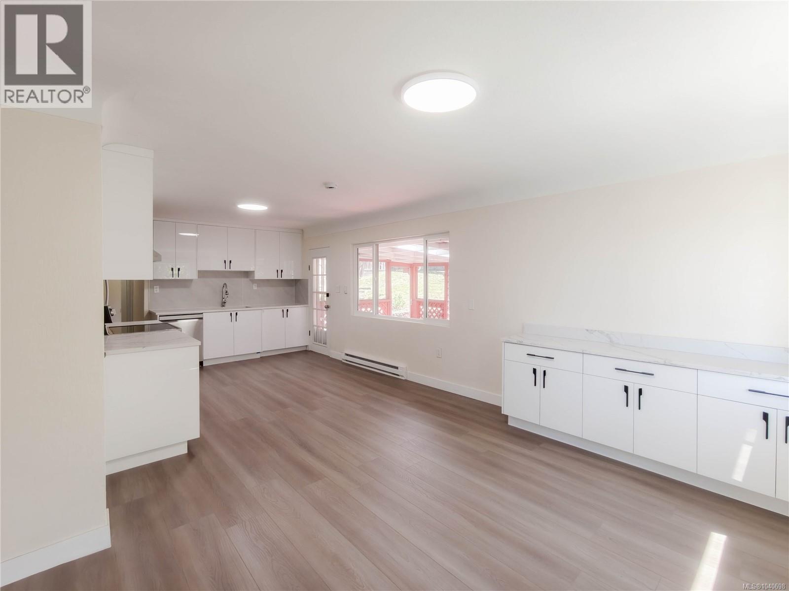 3933 Saanich Rd - 10