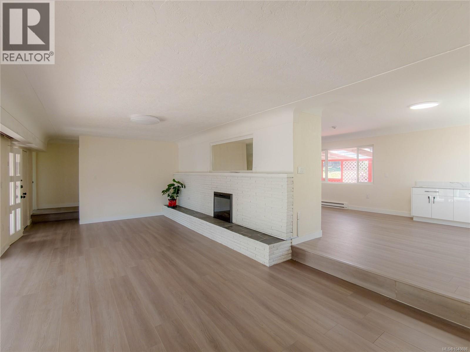 3933 Saanich Rd - 8