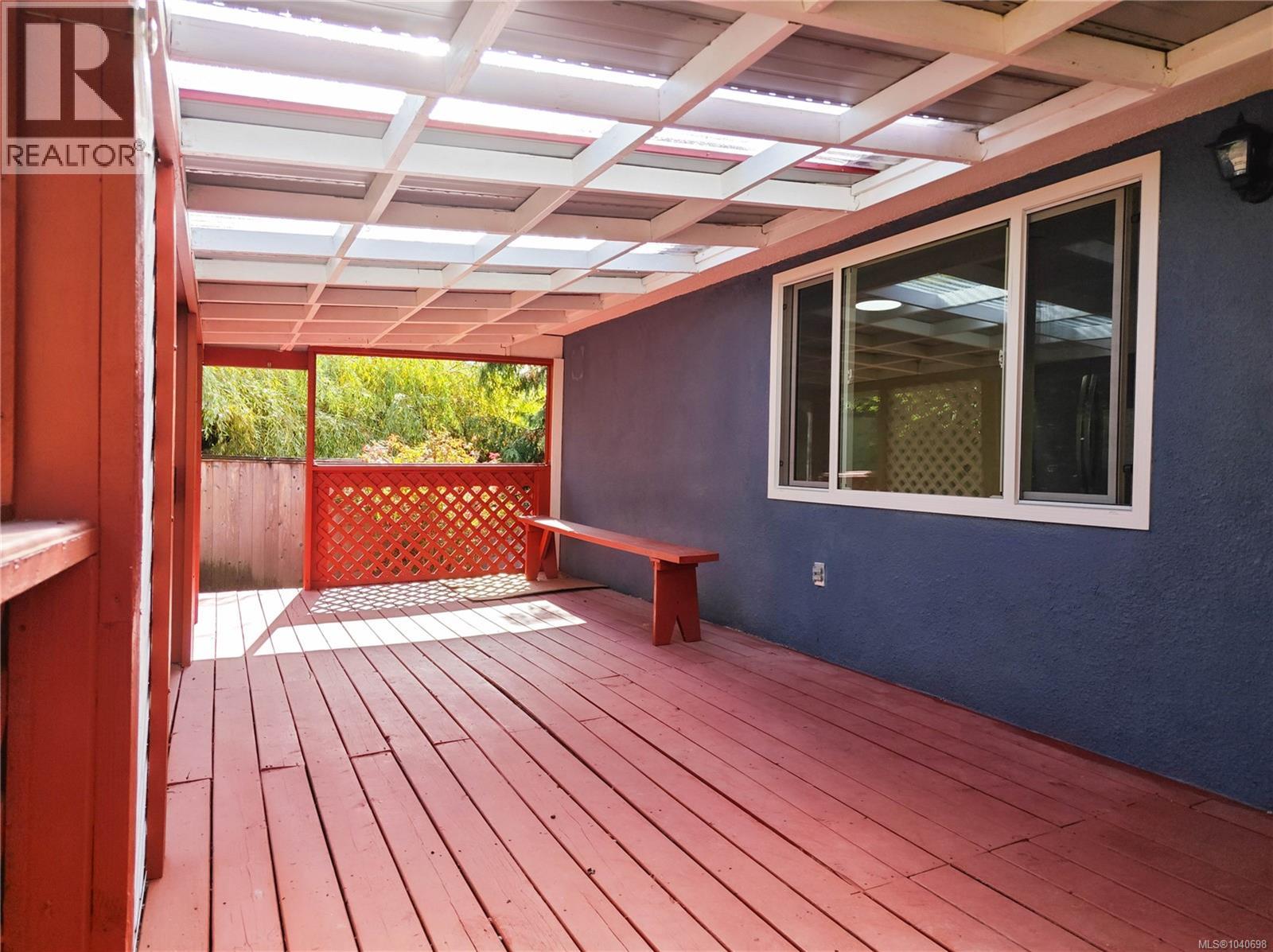 3933 Saanich Rd - 30