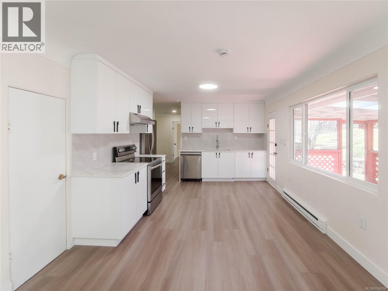 3933 Saanich Rd - 12
